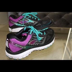 Brooks sneakers